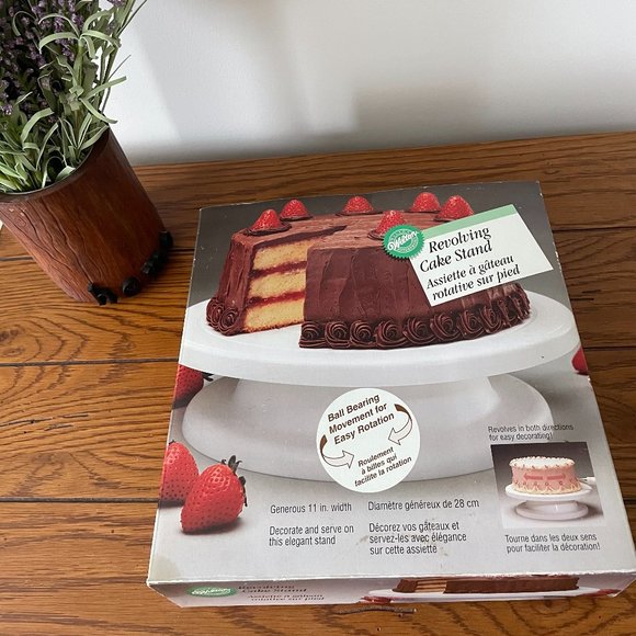 NWT Wilton Revolving Cake Stand